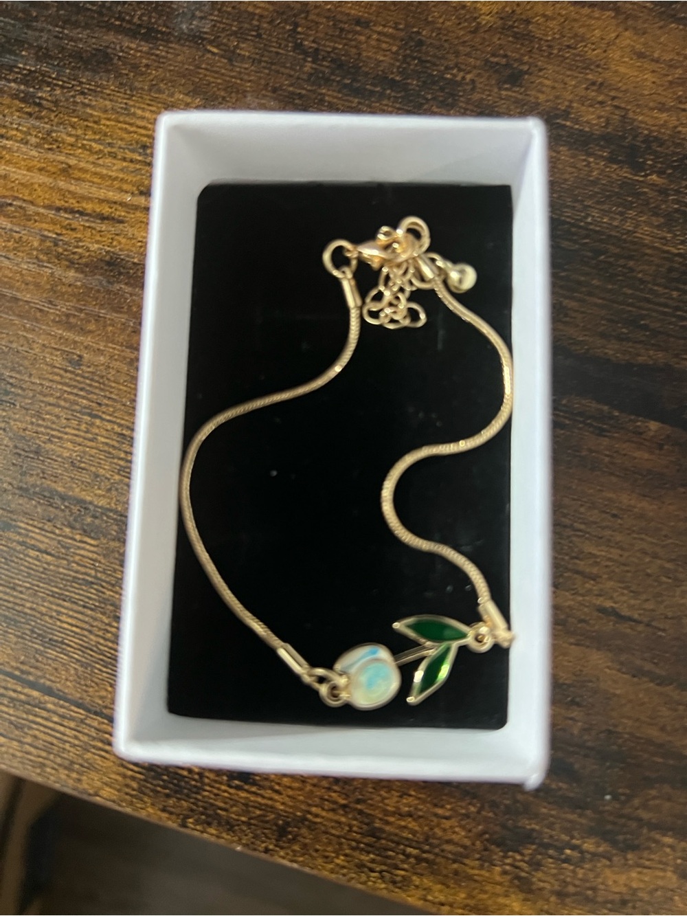 Gold-Tone Leaf Pendant bracelet